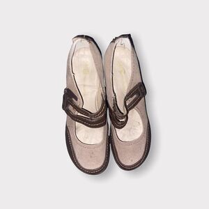 J-41 Brown and Tan Clogs Shoes Size 9 M